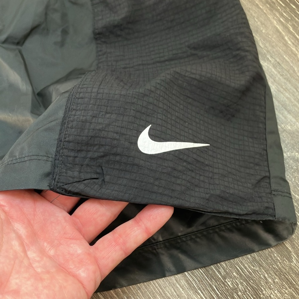 Nike - Picture 9 of 10
